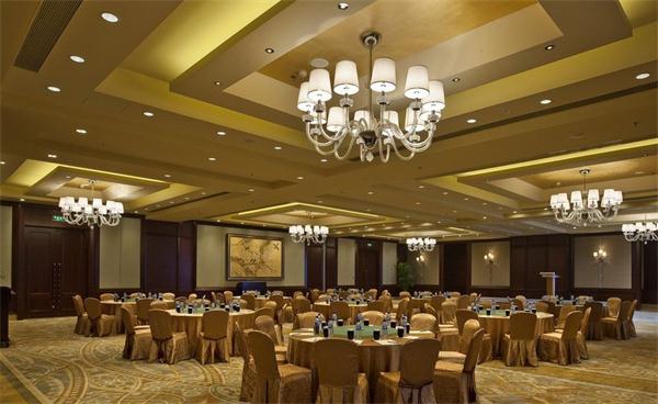 高檔酒店宴會廳燈具 廠家定制歐式吊燈安裝設(shè)計(jì)效果圖